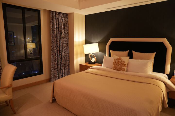 Room 14 of 102
