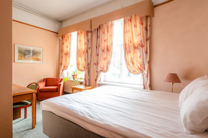 Room 9 of 24
