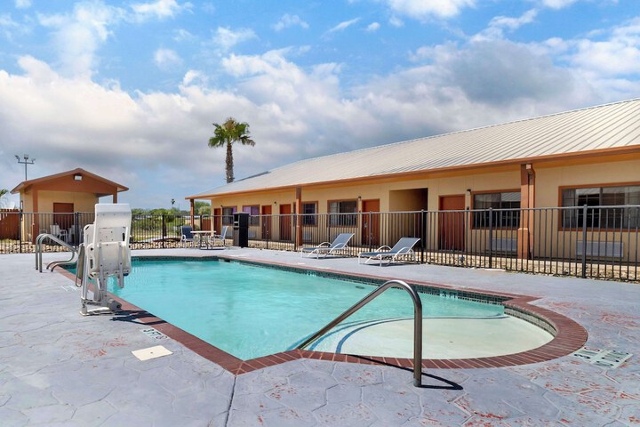 Pools & Facilities