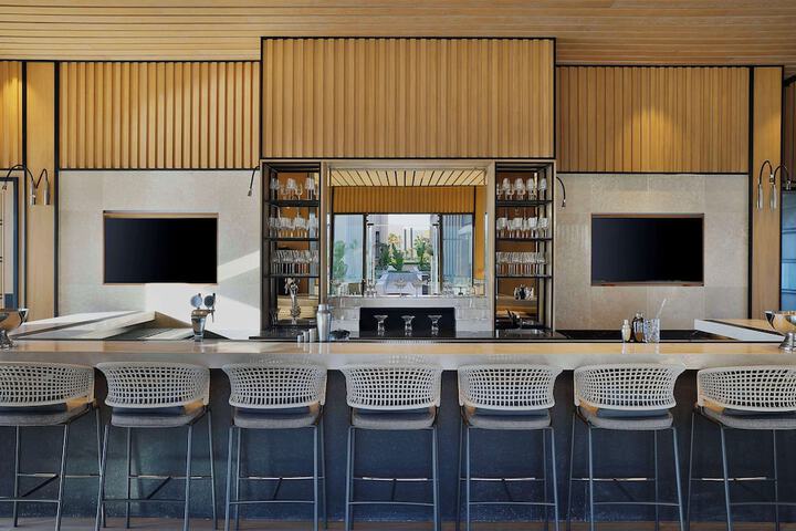 Lounge 116 of 133