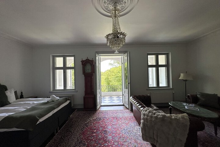 Room 30 of 77