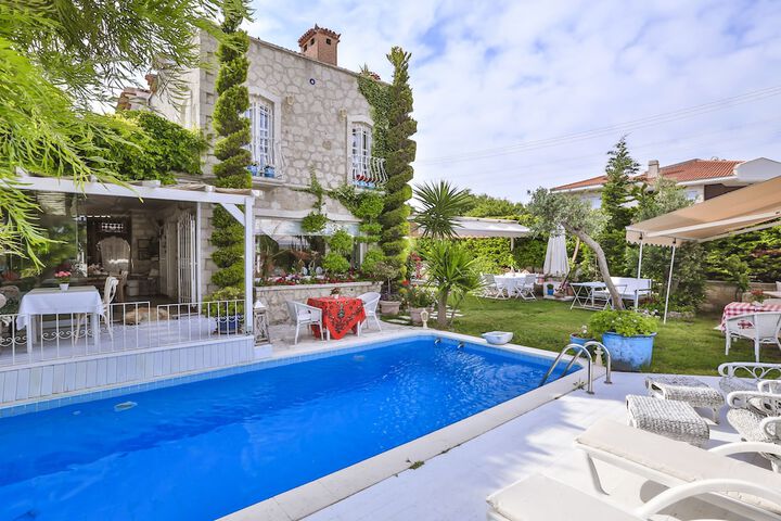 Pool Hotel