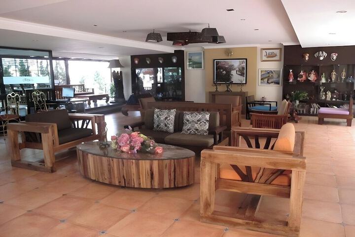 Entrance & Lobby