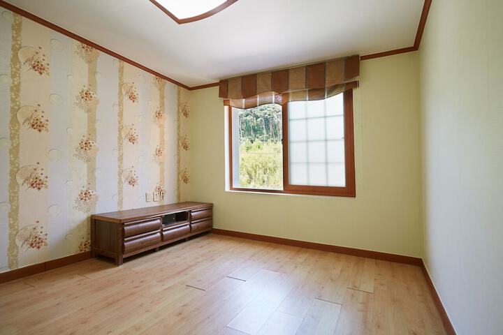 Room 15 of 82