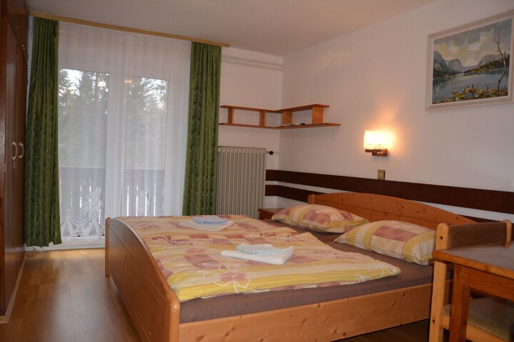 Room 8 of 32