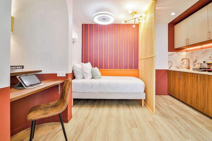Room 15 of 76