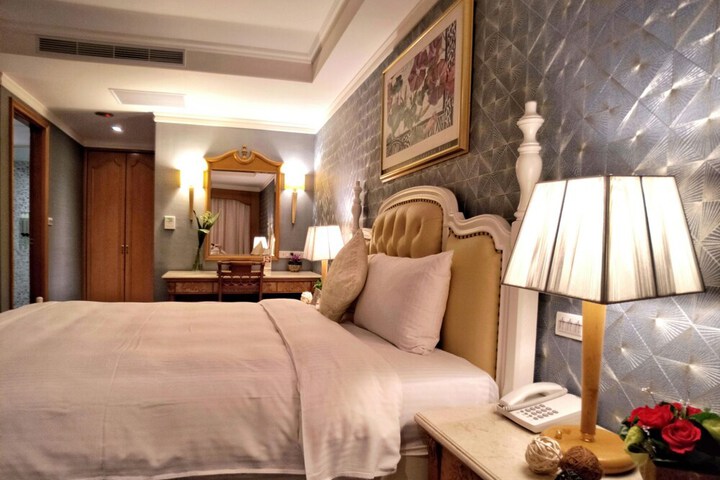 Room 26 of 82