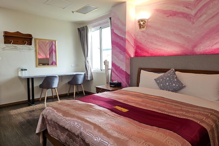 Room 33 of 81