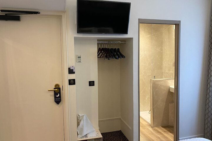 Room 21 of 64