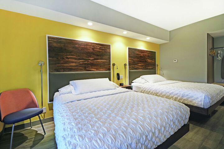 Room 6 of 32