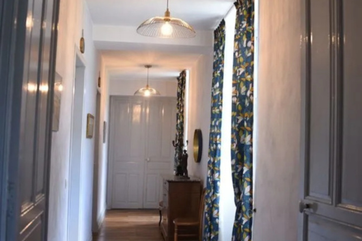 Room 7 of 9