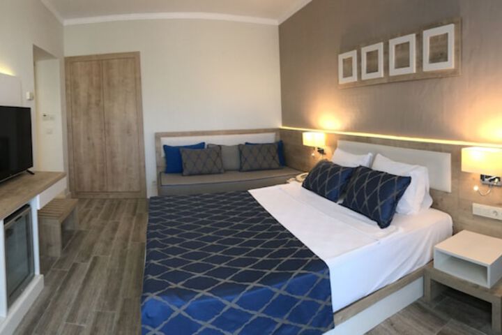 Room 5 of 77
