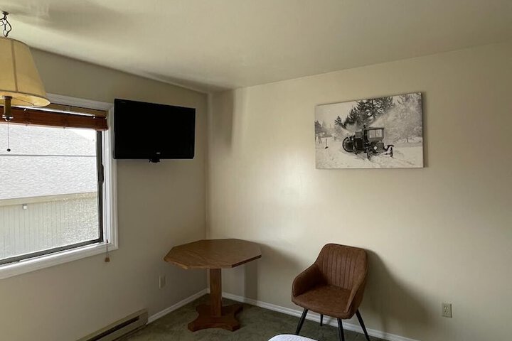 Room 11 of 24