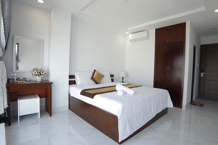 Room 13 of 18