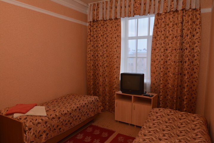 Room 11 of 100