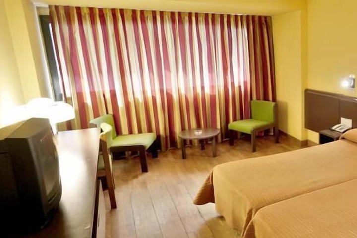 Room 5 of 14