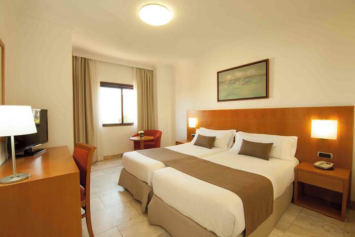 Room 9 of 33
