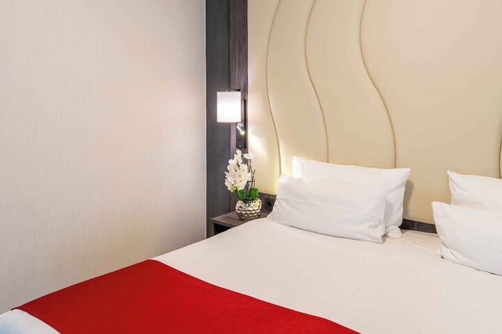 Room 34 of 84