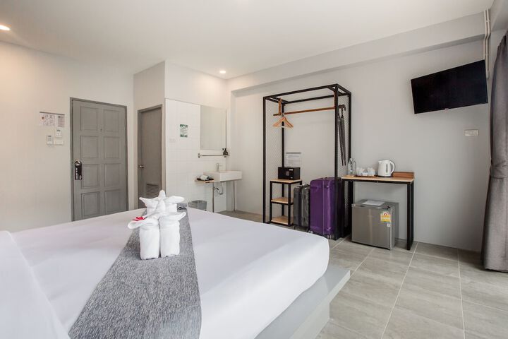 Room 4 of 90