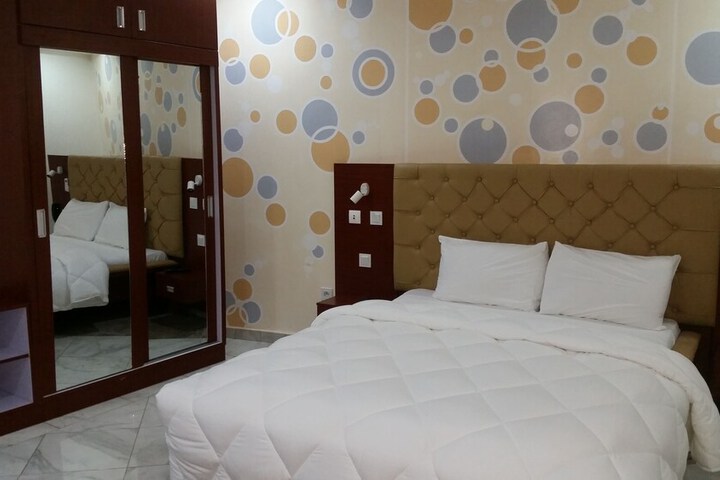 Room 8 of 39