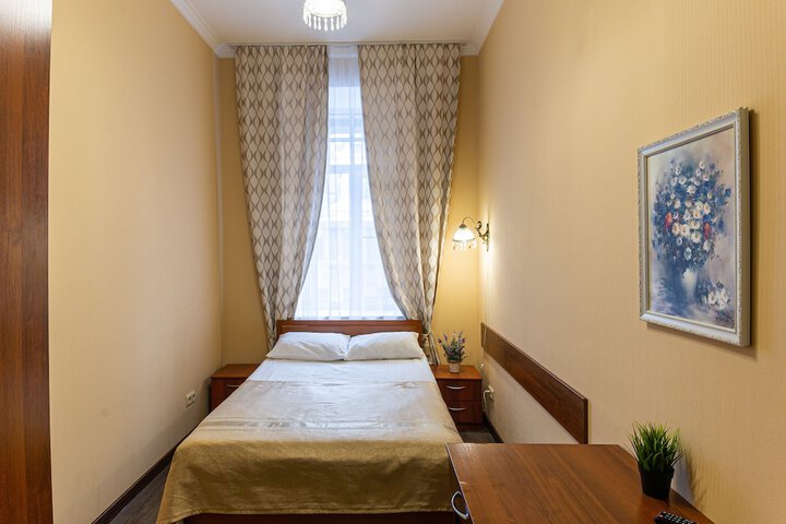 Room 15 of 176