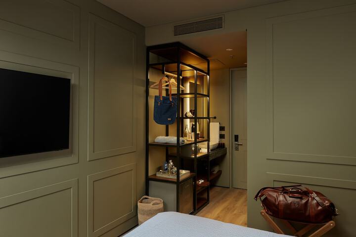 Room 7 of 43