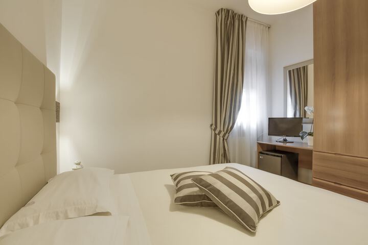 Room 7 of 71