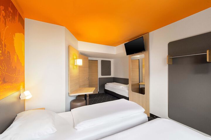 Room 8 of 28