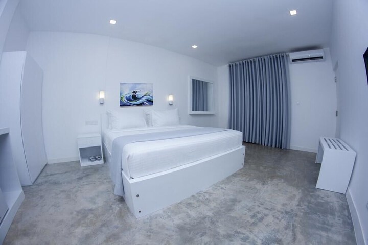 Room 13 of 25