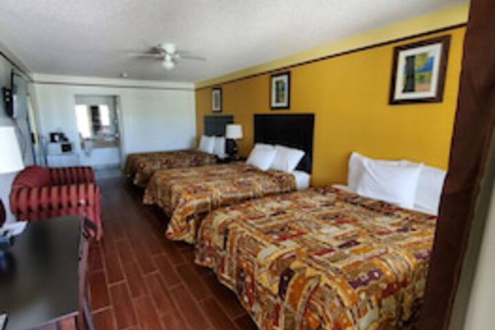 Room 28 of 177