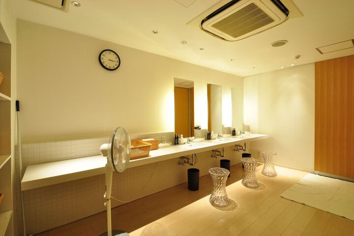 Room 30 of 48