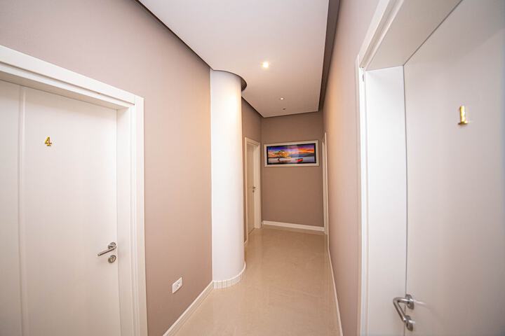 Ballroom/Hall 37 of 41
