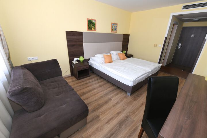 Room 20 of 34
