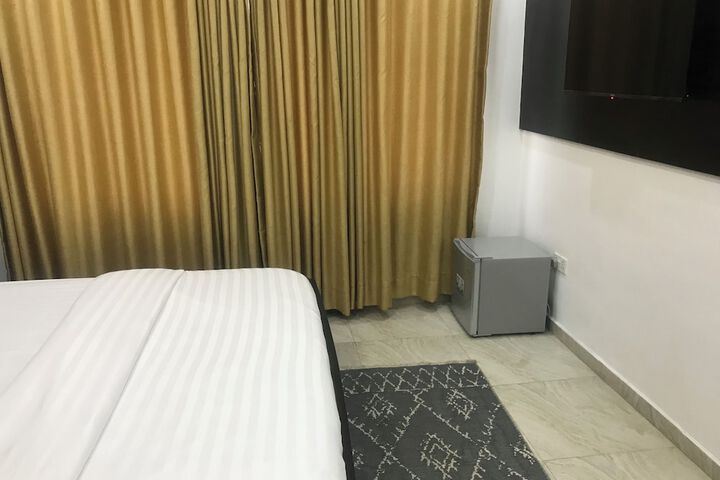 Room 2 of 66