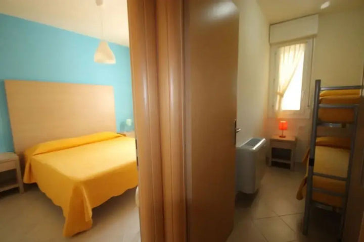 Room 6 of 24