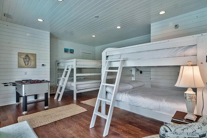Room 6 of 27