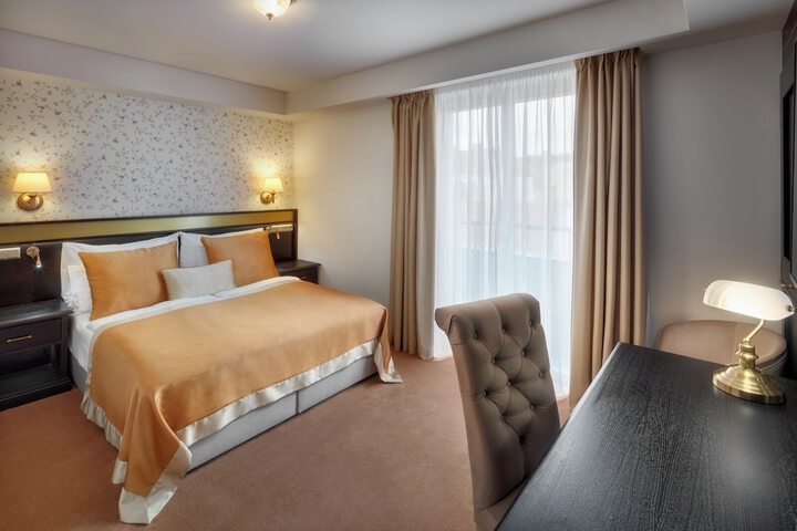 Room 32 of 124