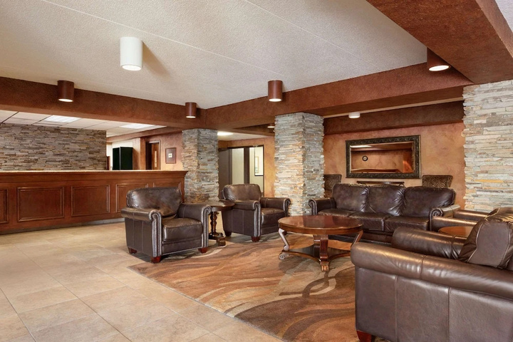 Baymont Inn & Suites Fargo