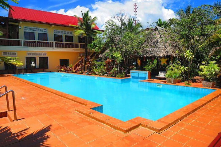 Hotel with Pool