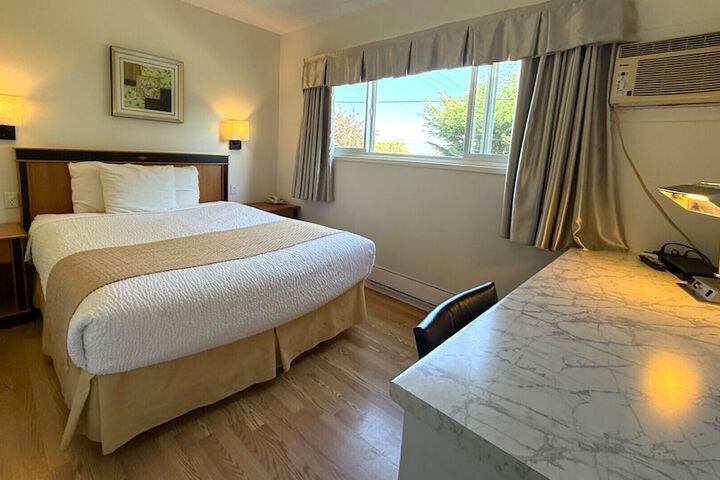 Room 4 of 15