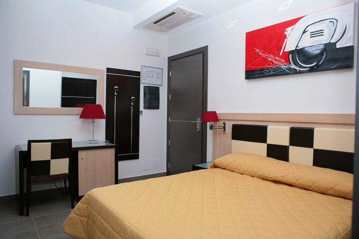 Room 8 of 65