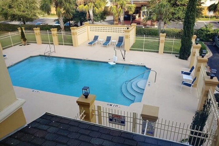 Pool 33 of 61