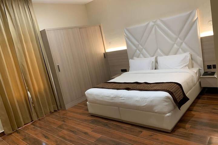 Room 3 of 16