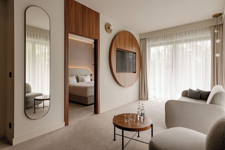 Room 34 of 153