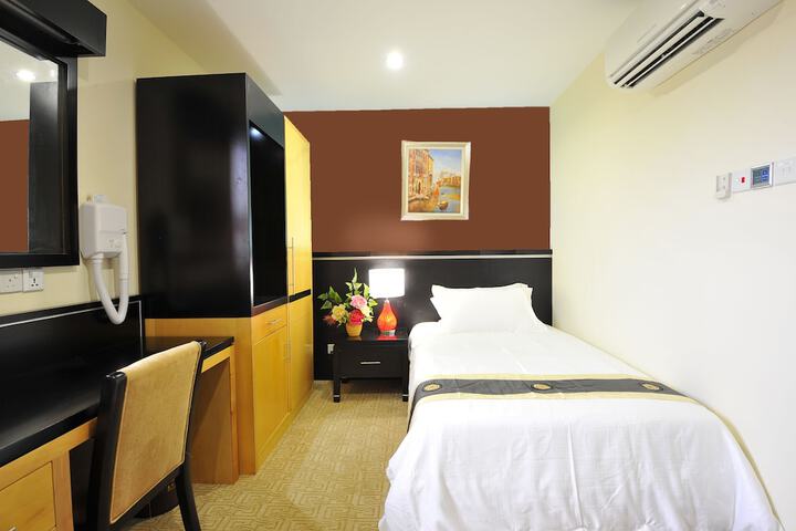 Room 14 of 33