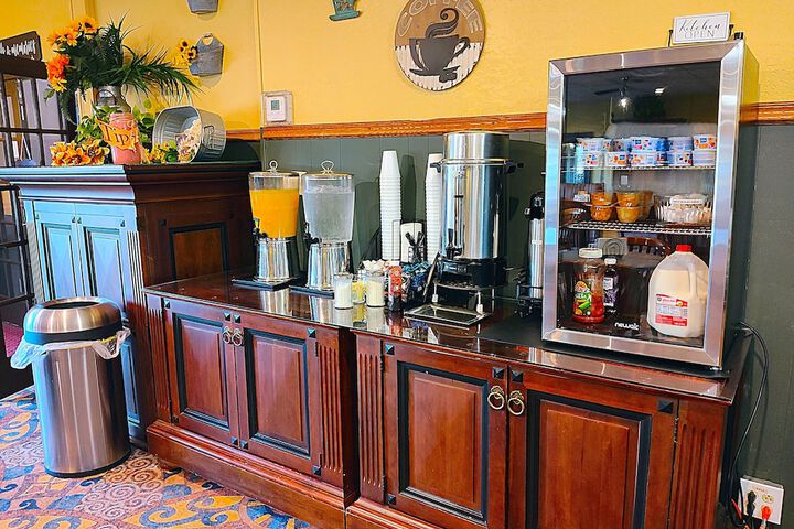 Breakfast/Coffee Service 48 of 52