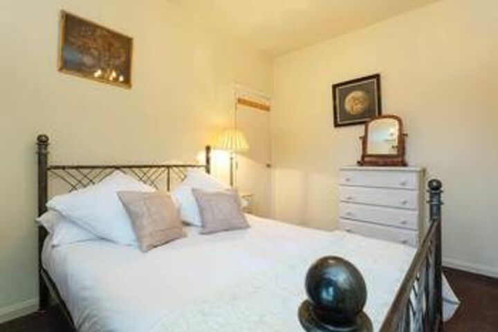 Room 9 of 28