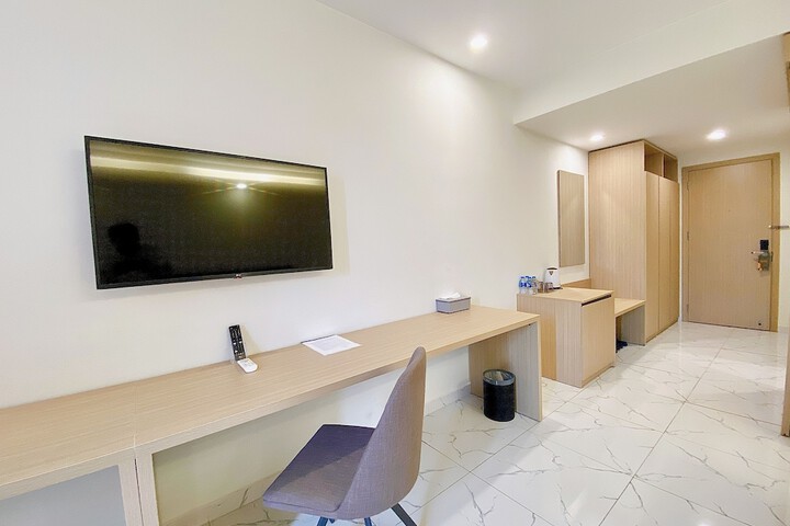 Room 16 of 34