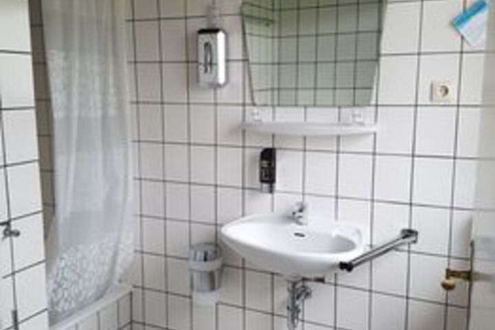 Room 3 of 20