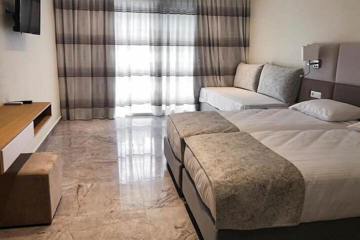 Room 6 of 19